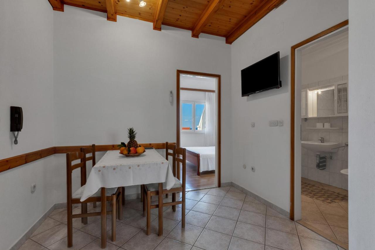 Apartments Tihomir Musac Omiš Exterior foto