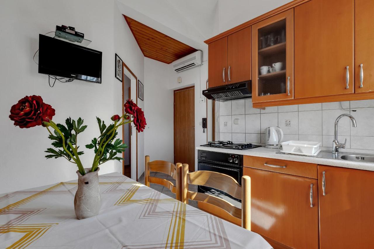Apartments Tihomir Musac Omiš Exterior foto
